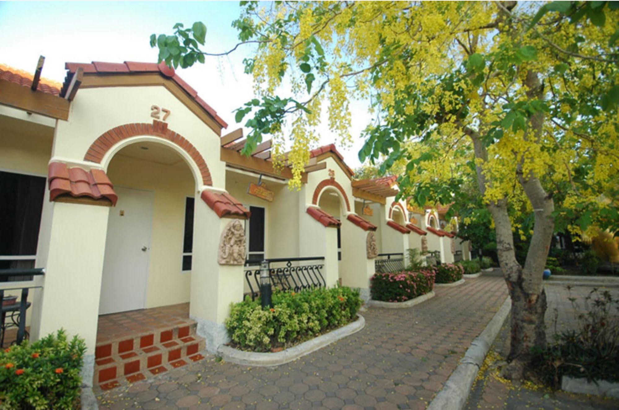 Dad D Resort By Lopburi Inn Resort Εξωτερικό φωτογραφία