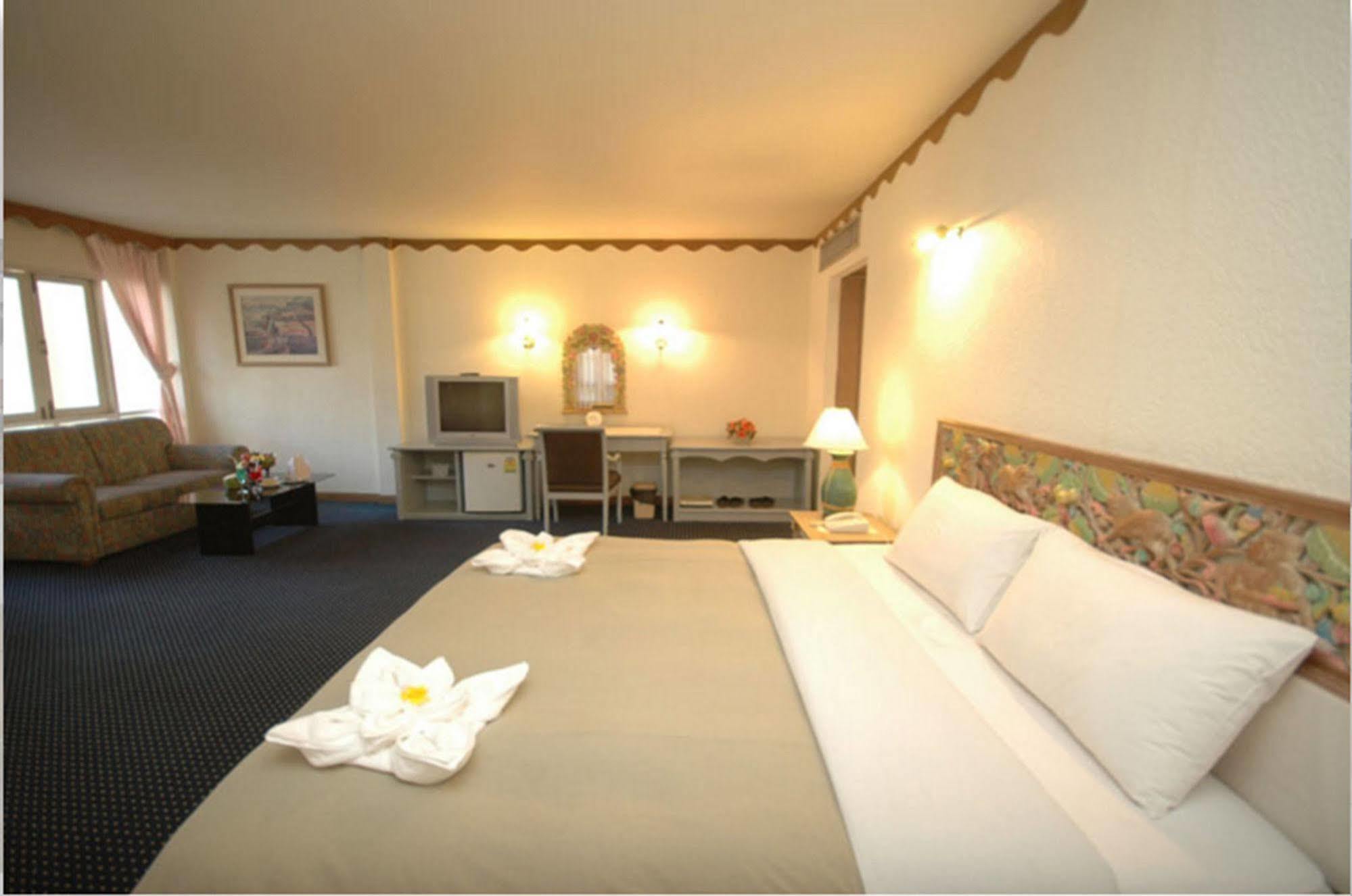 Dad D Resort By Lopburi Inn Resort Εξωτερικό φωτογραφία