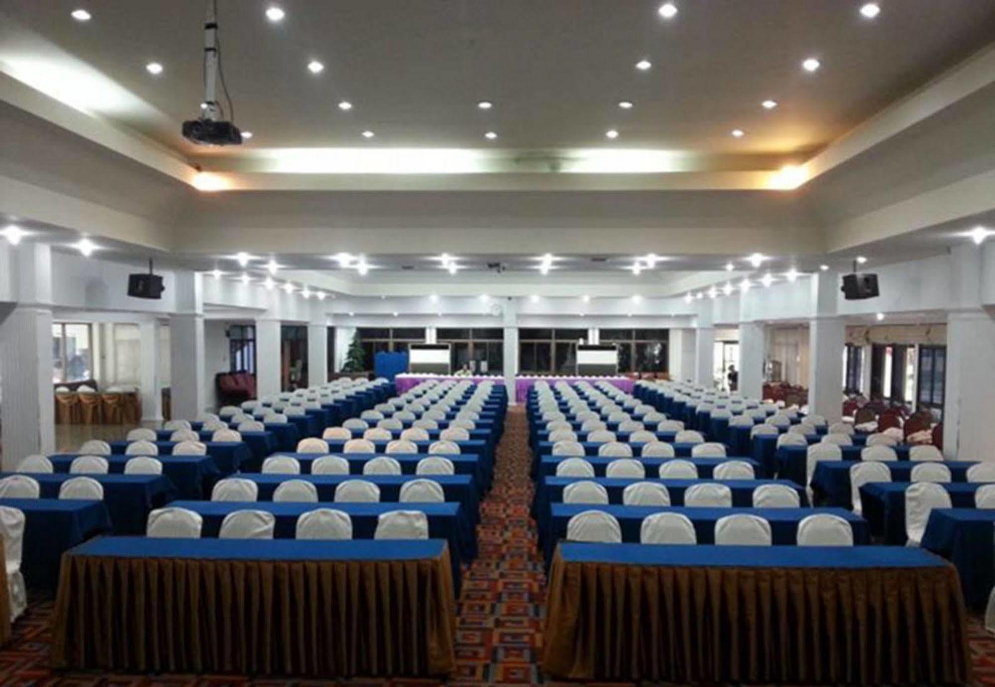 Dad D Resort By Lopburi Inn Resort Εξωτερικό φωτογραφία